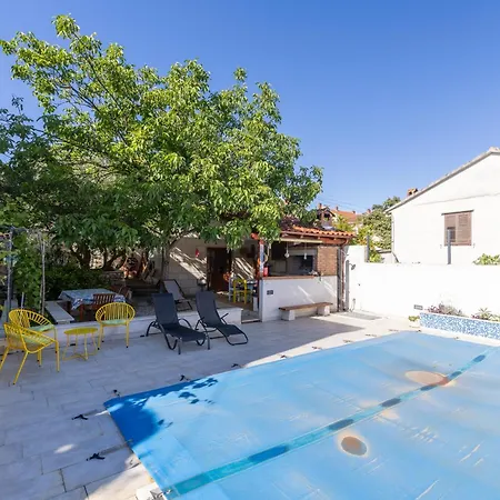 With Swimming Pool - Hvar - 22986 * 스타리 그라드